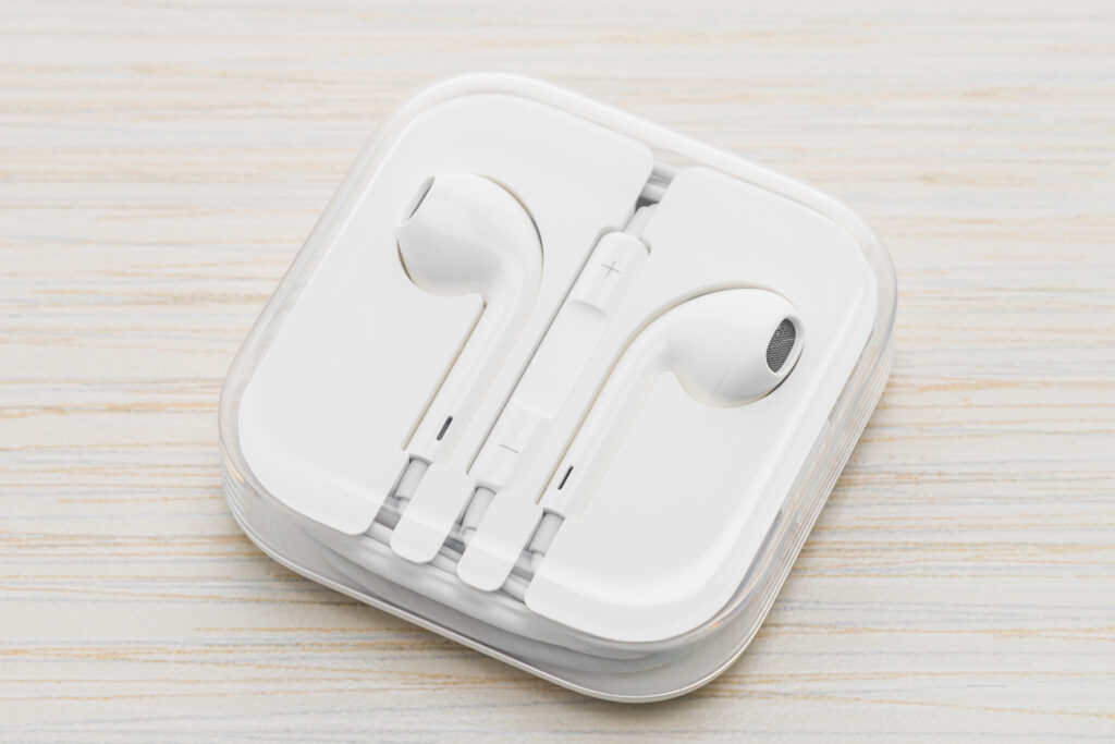 How to use apple earbuds?