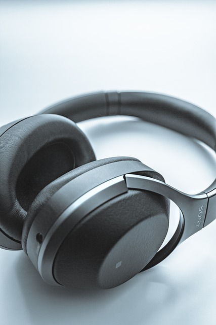 How to hear yourself through headphones Windows 10?