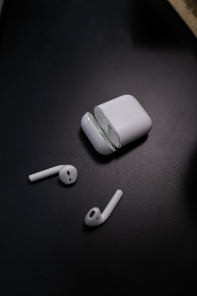 How to check airpods battery without case?