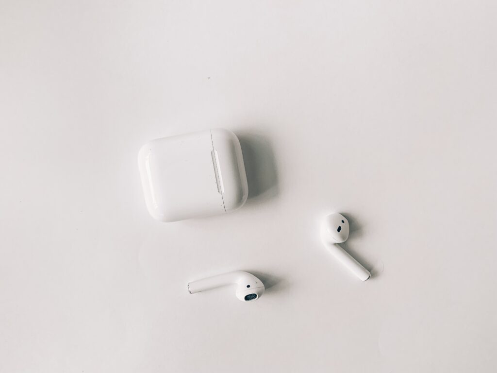 How to check airpods battery without case?