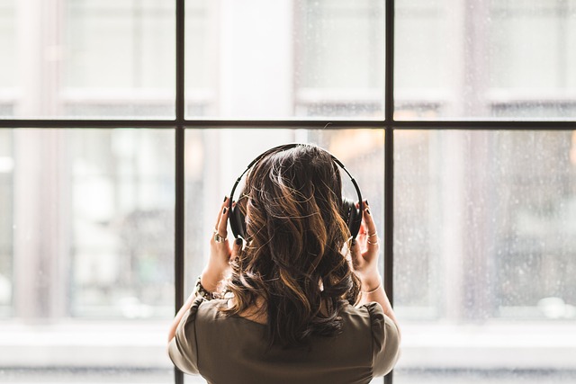Can you wear headphones with an ear infection?