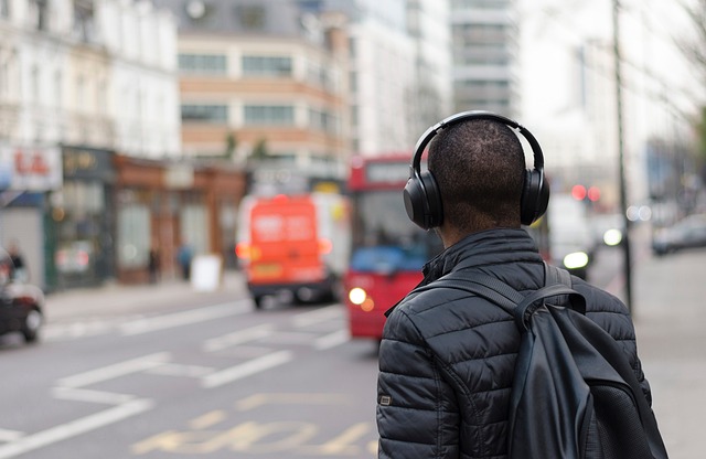 Can you wear headphones with an ear infection?
