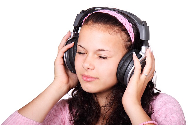 Can wearing headphones cause headaches?