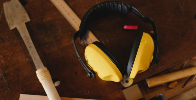 Do noise-canceling headphones cause tinnitus?