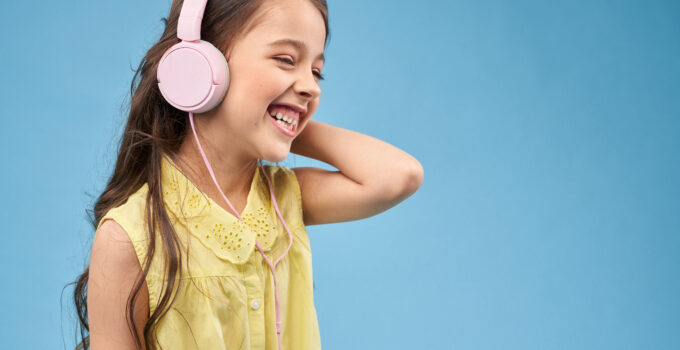 Earbuds, Headphones a Rising Threat to Kids Hearing