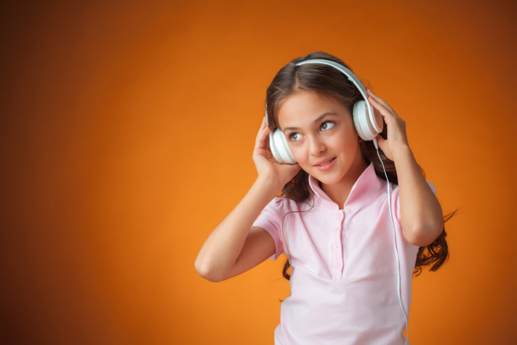 Study warns headphones and earbuds exposing kids to dangerous noise levels