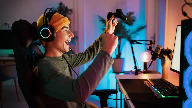 Yes, Surround Sound Headphones Do Exist (And Here's How They Work)